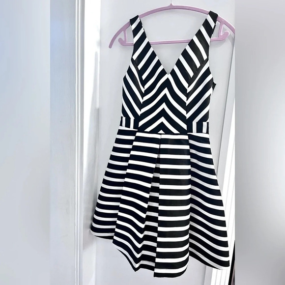 Gorgeous Adelyn Rae dress size xs EUCโโ - Picture 2 of 4